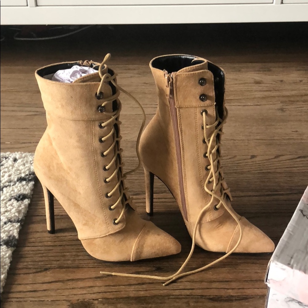 Adorable beige booties!